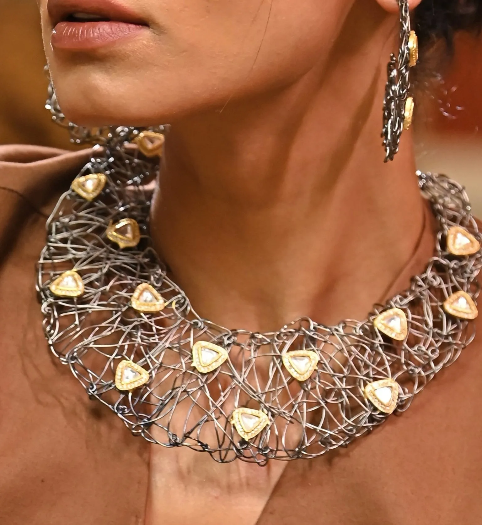 Black Rhodium Wire Mesh Kundan And Polki Necklace