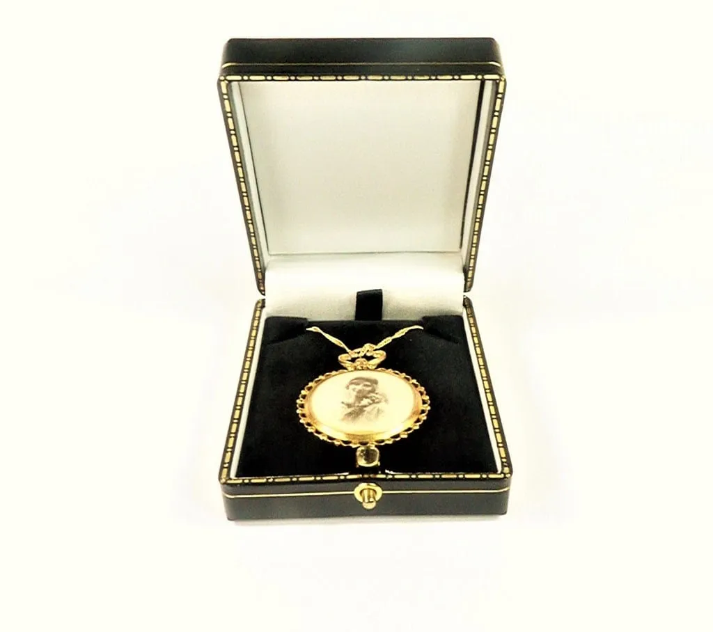 Cased Antique Fully Hallmarked Gold Photo Locket With Original Photographs 1900s And Necklace
