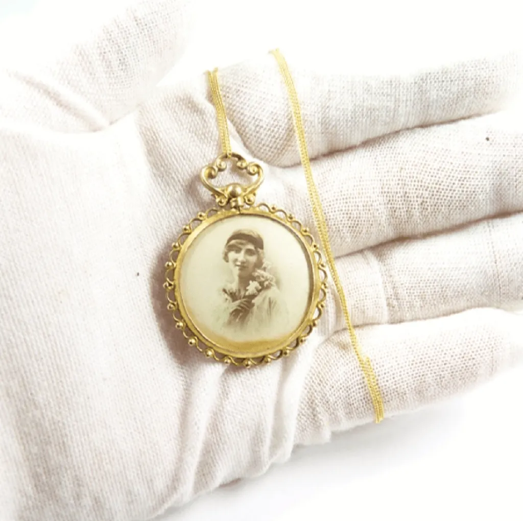 Cased Antique Fully Hallmarked Gold Photo Locket With Original Photographs 1900s And Necklace