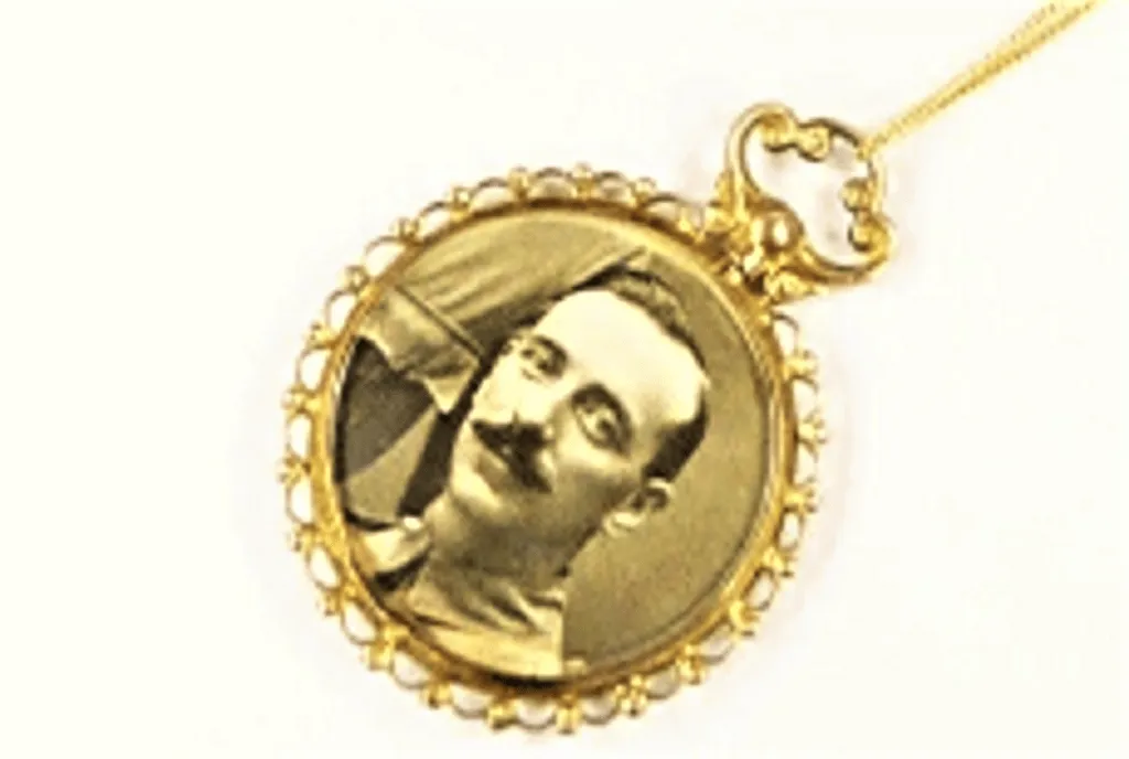 Cased Antique Fully Hallmarked Gold Photo Locket With Original Photographs 1900s And Necklace