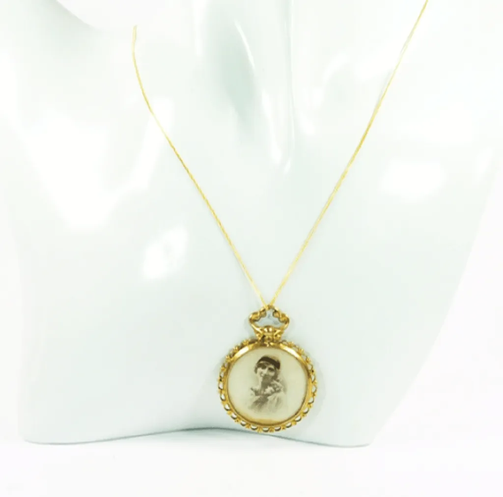 Cased Antique Fully Hallmarked Gold Photo Locket With Original Photographs 1900s And Necklace