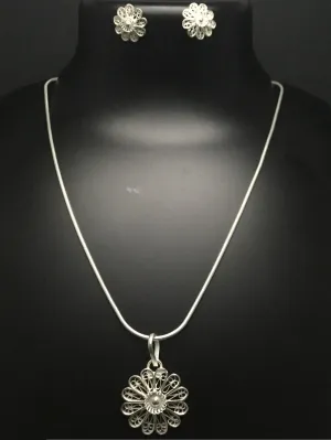 Daisy Pendant Set