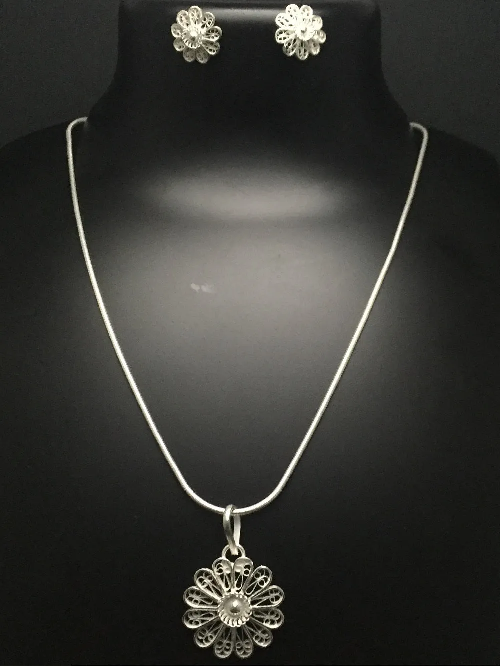 Daisy Pendant Set
