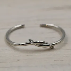 Delicate crossover bangle