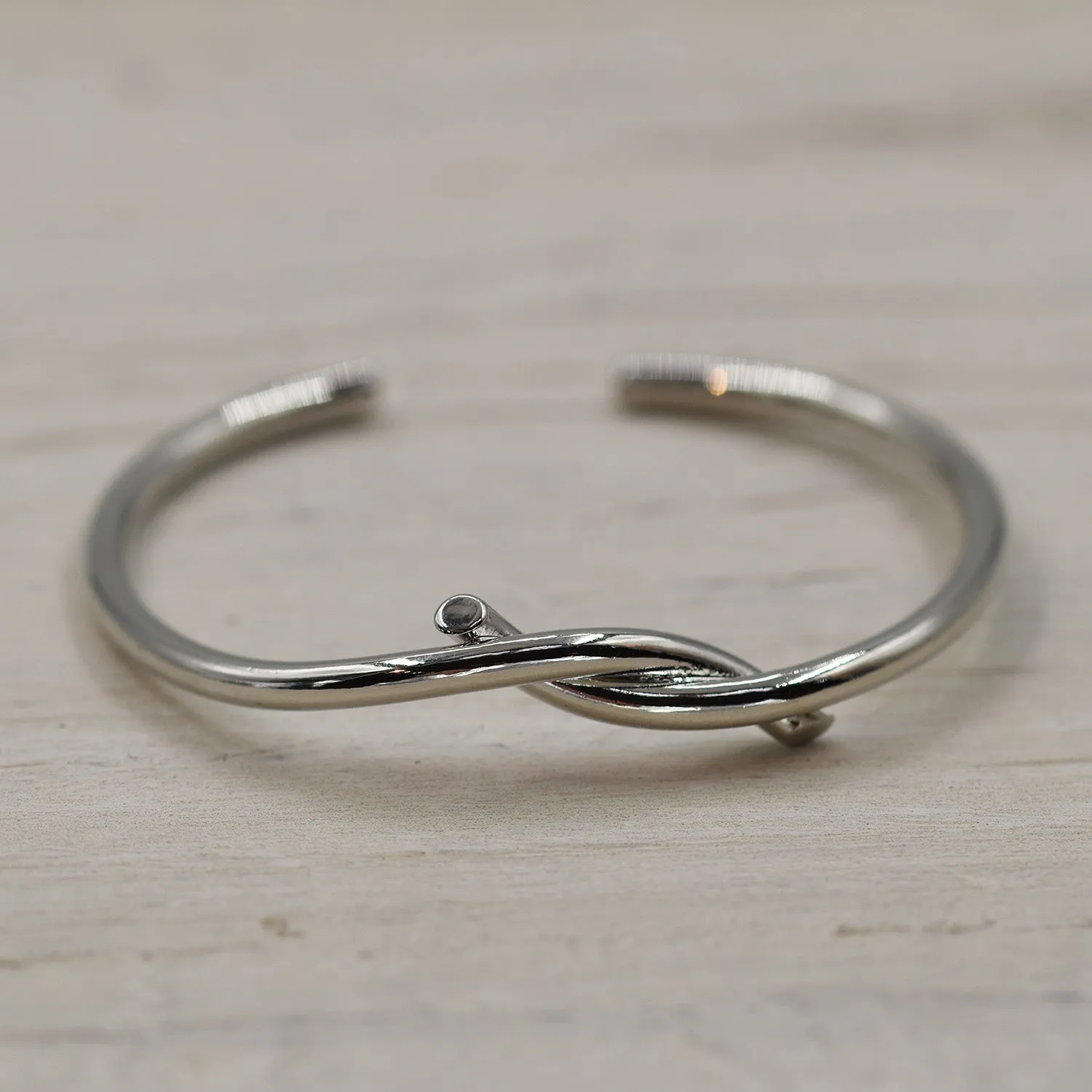 Delicate crossover bangle