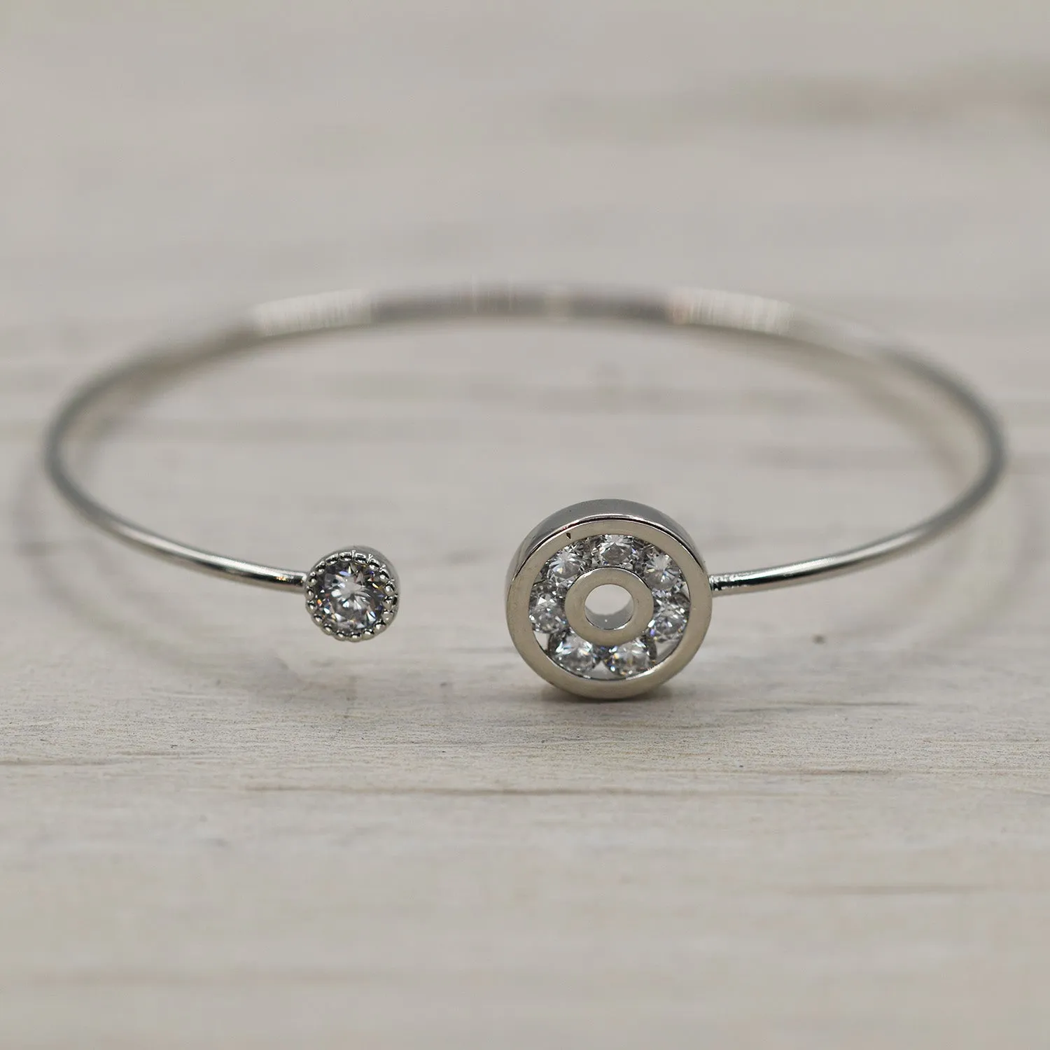 Delicate open bangle with disc features