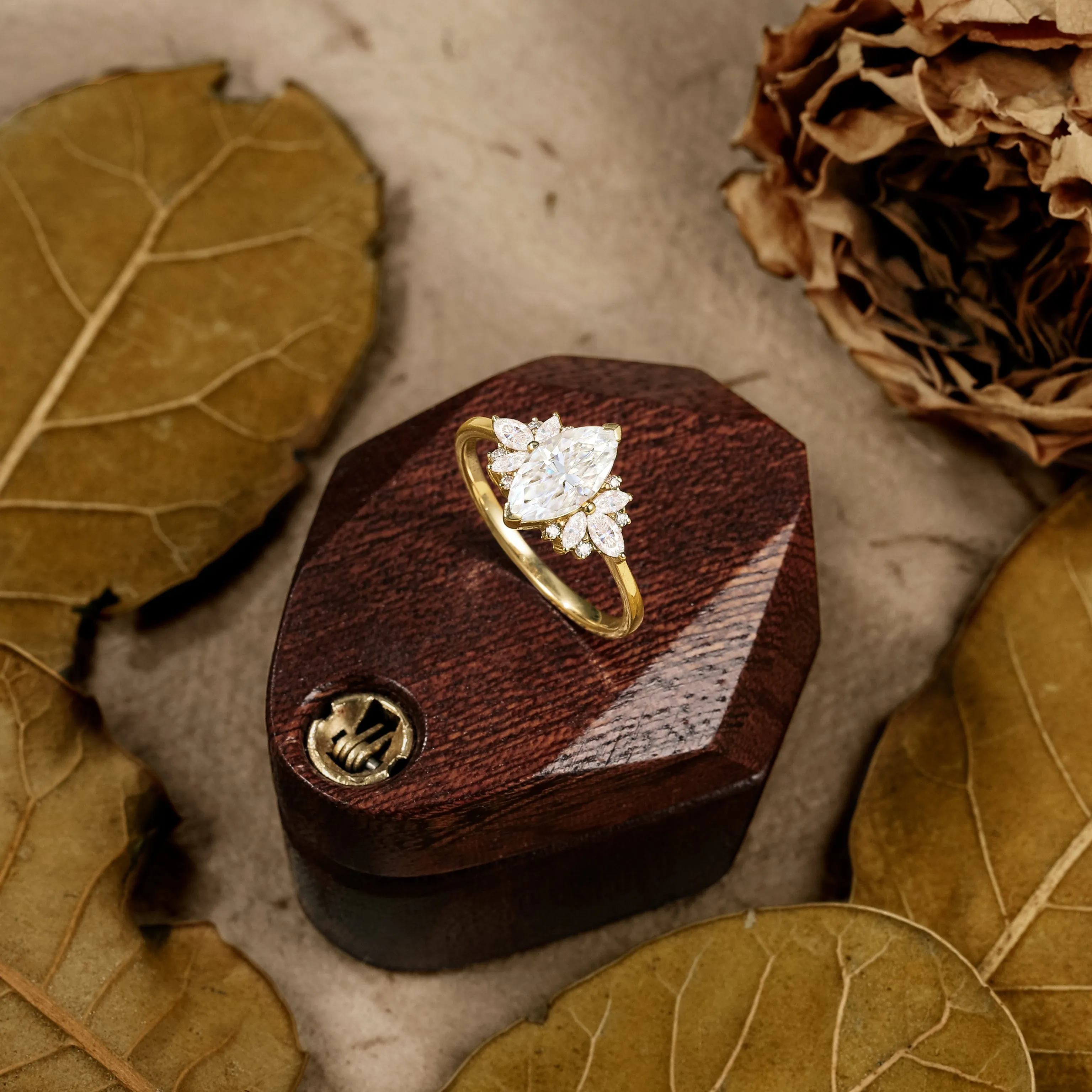 GemsMagic Graceful Marquise Cut Moissanite Ring-Aro