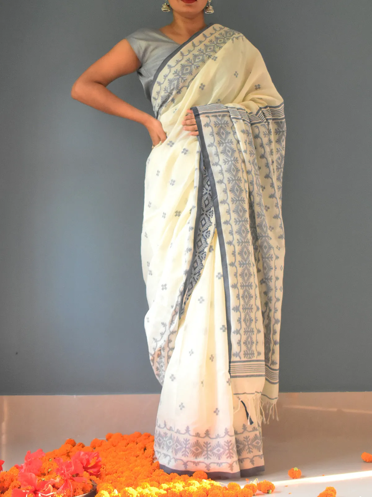 Pure Cotton Jamdani Saree Loral Motifs Off White