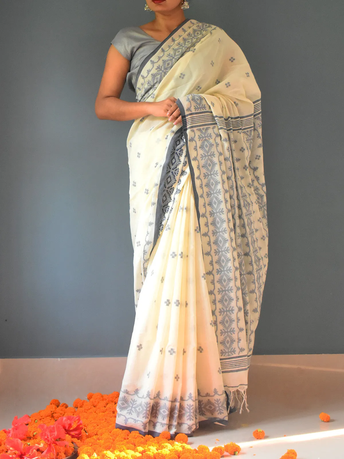 Pure Cotton Jamdani Saree Loral Motifs Off White