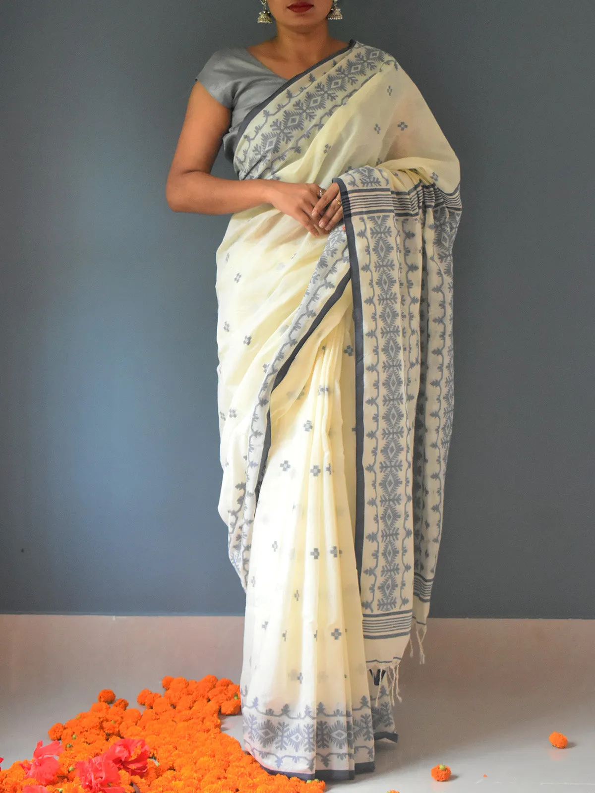 Pure Cotton Jamdani Saree Loral Motifs Off White