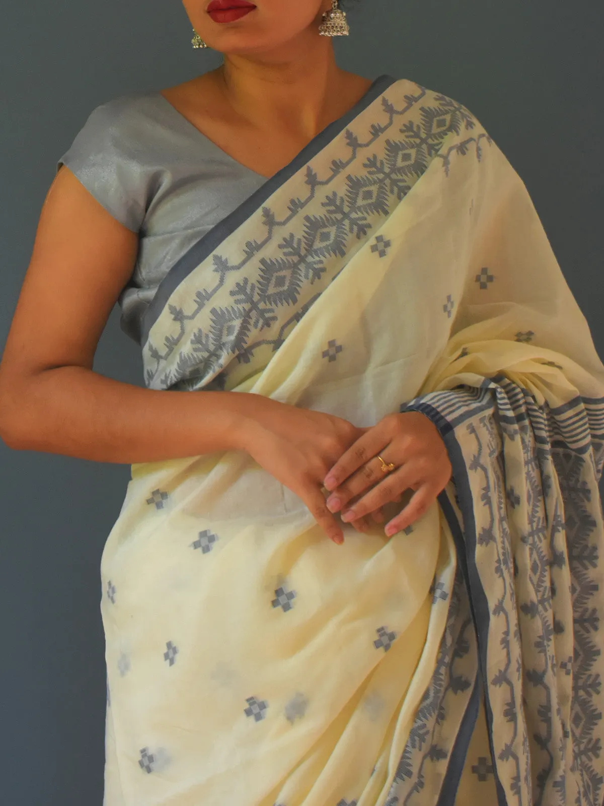 Pure Cotton Jamdani Saree Loral Motifs Off White