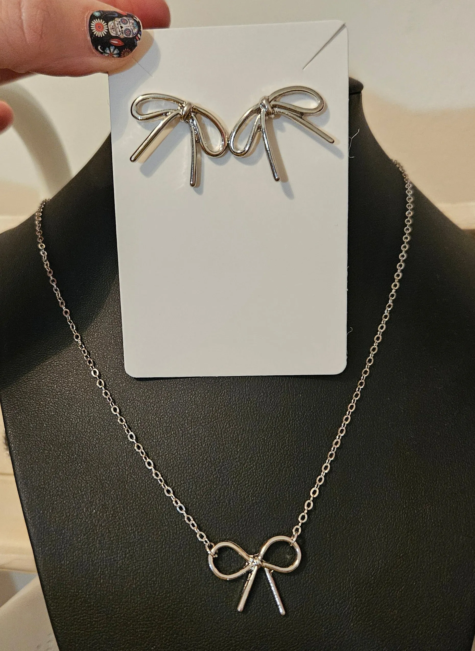 Simple Bow Necklace & Earring Set