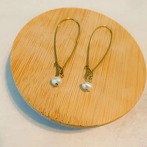 Simple Pearl Earring