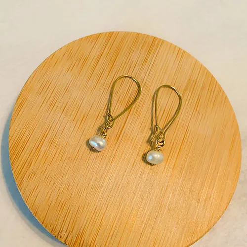 Simple Pearl Earring