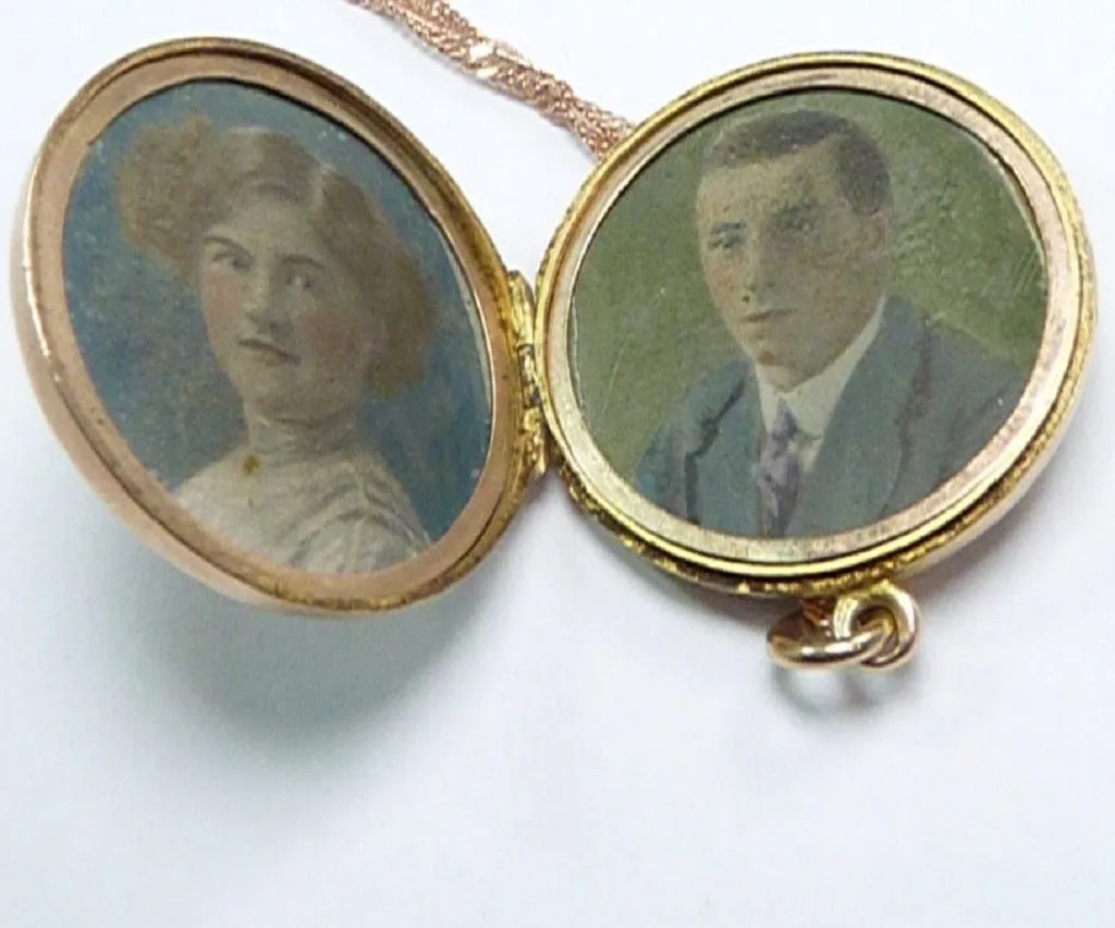 Solid Gold Antique Edwardian Locket 1908 Initials K R / H R With Elegant Necklace