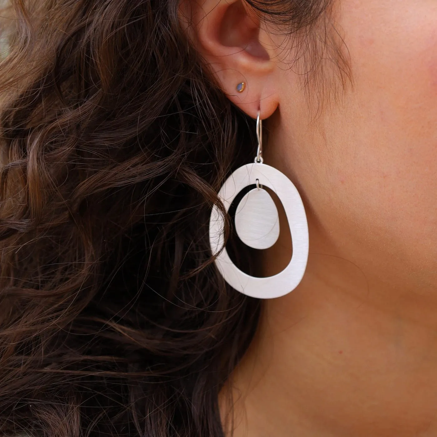 Stepping Stone link Wire Earring