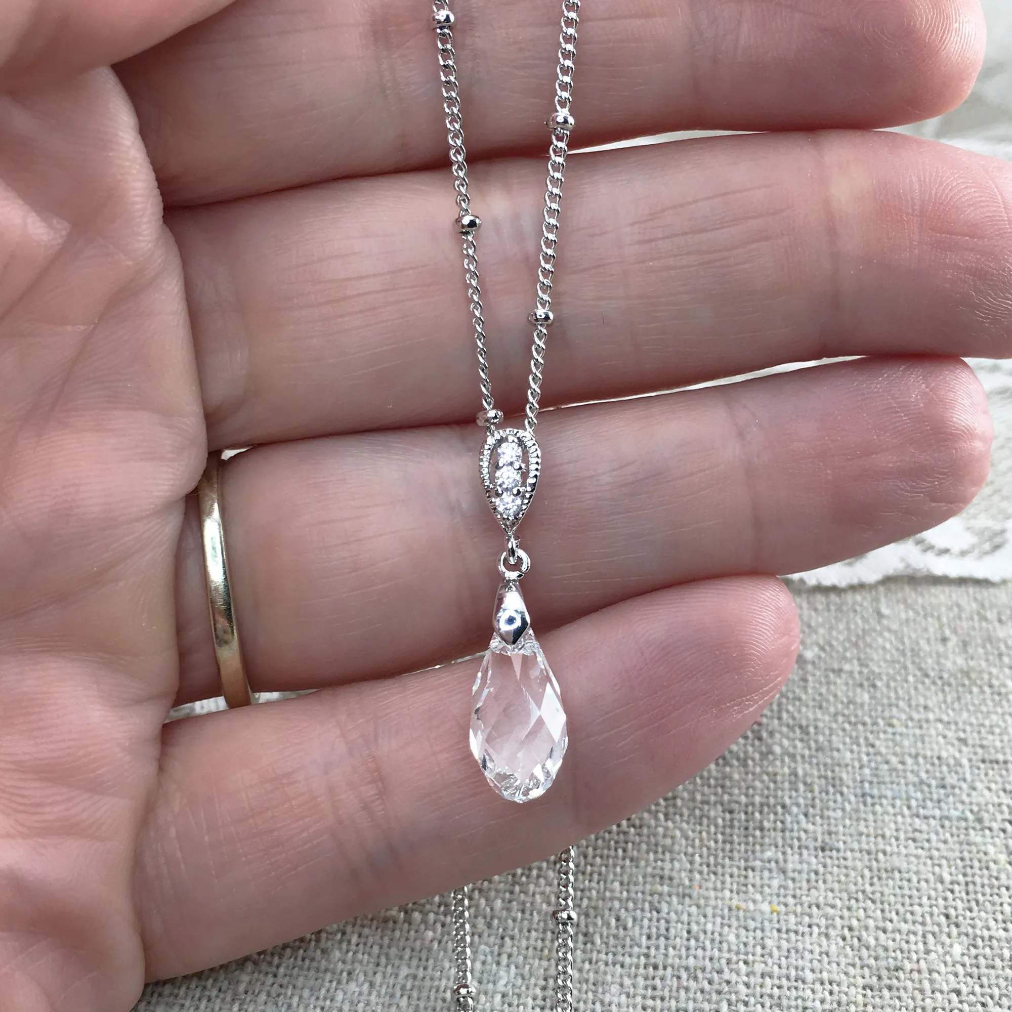 Sway Teardrop Necklace