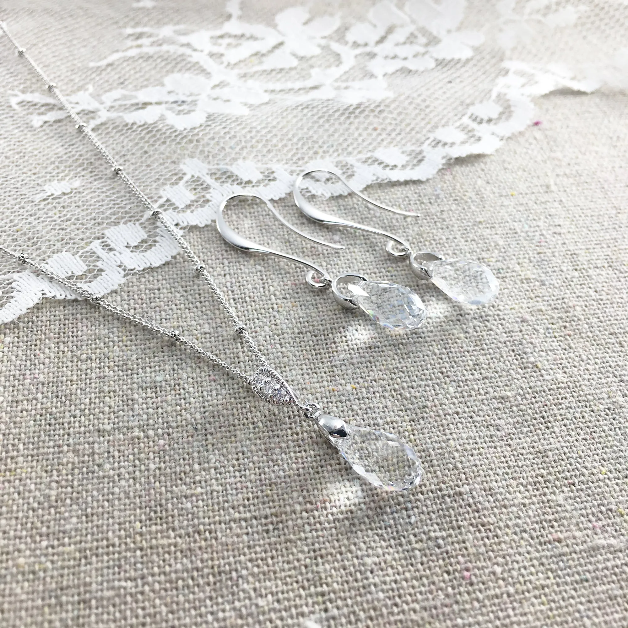 Sway Teardrop Necklace
