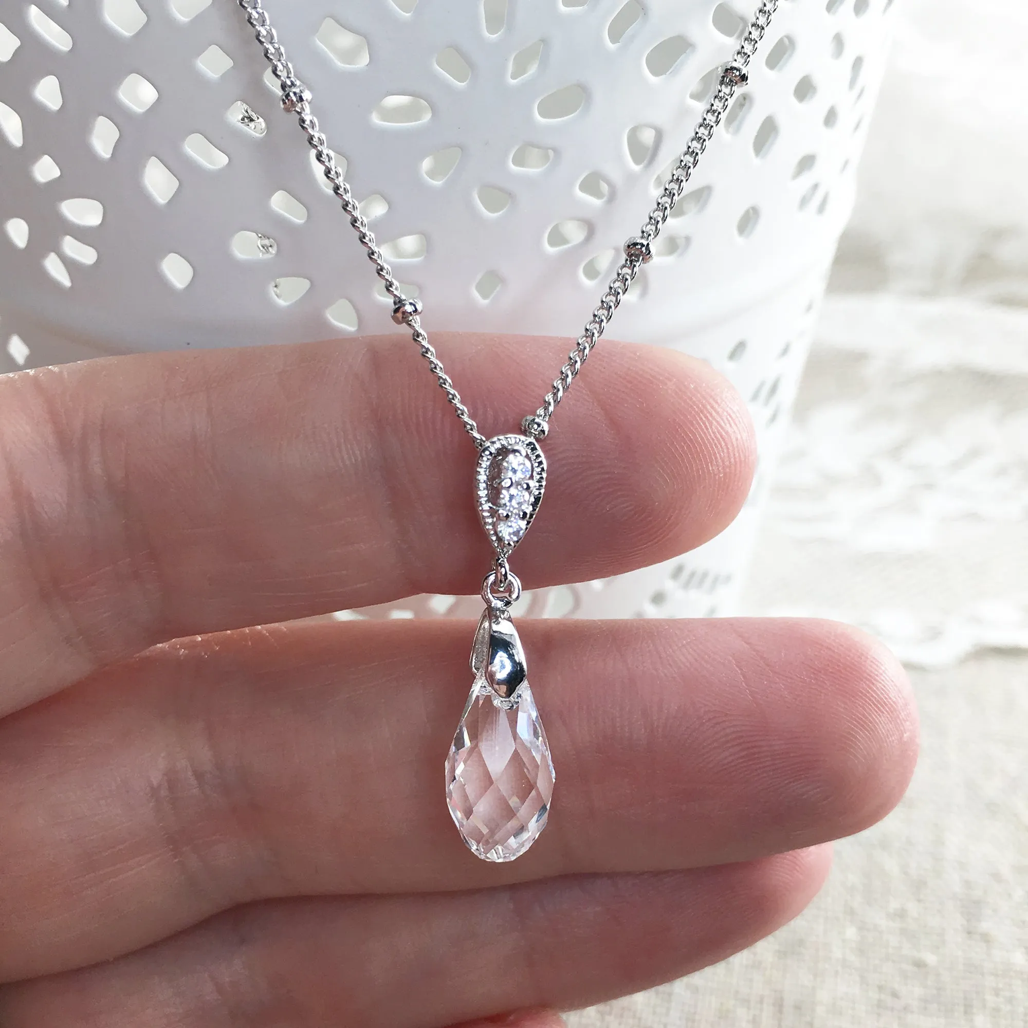 Sway Teardrop Necklace