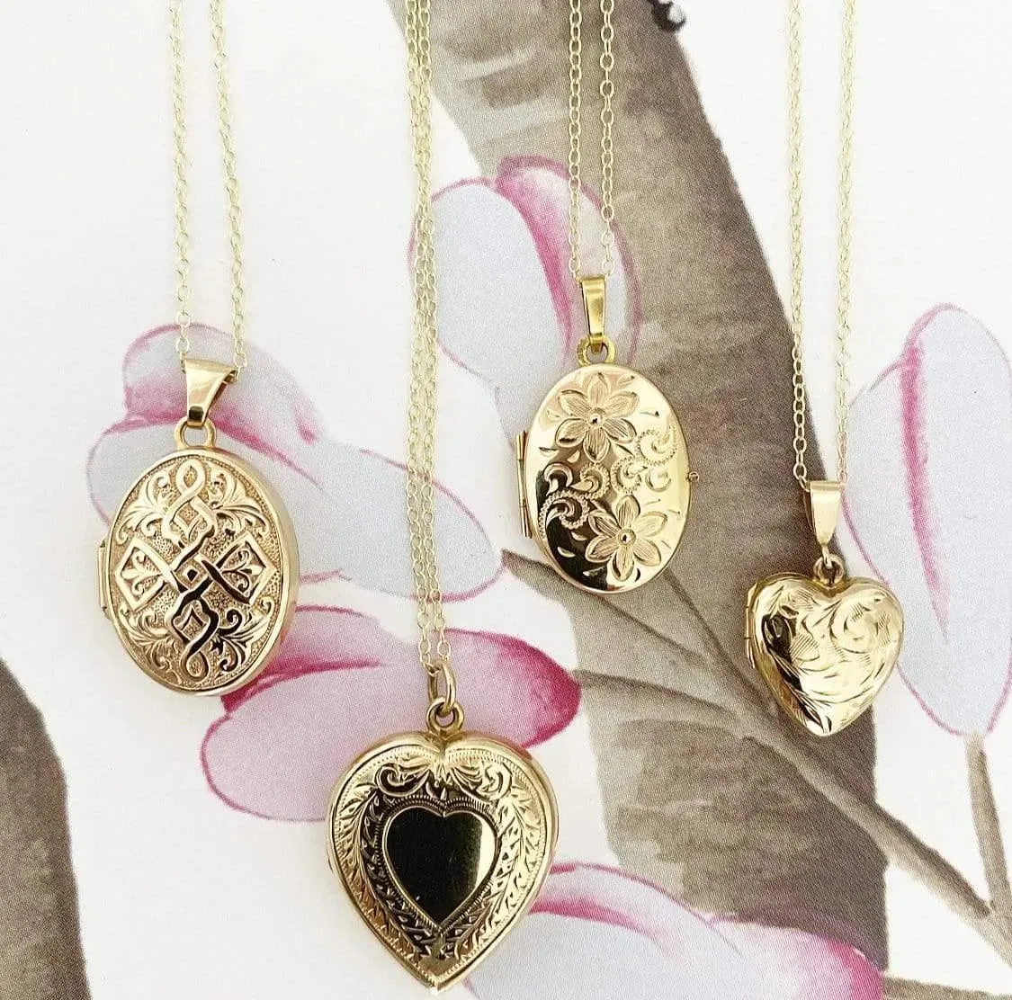 Vintage 1950s 9ct Gold tiny Heart Locket Necklace