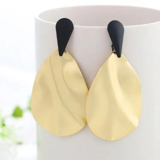 Women Golden Drop Geometric Black Long Hanging Earrings Retail